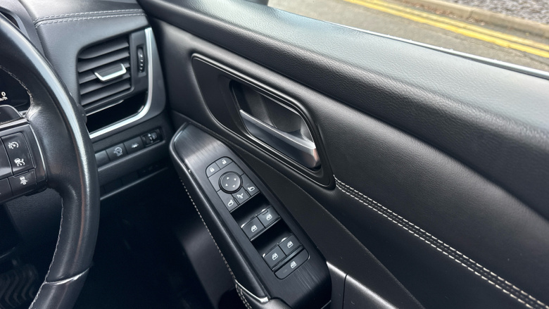 Nissan Qashqai 1.3 DiG-T MH 158 N-Connecta 5dr Xtronic Petrol Hatchback